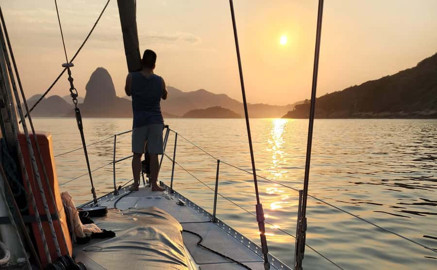 Rio de Janeiro: Guanabara Bay Sunset Sailing Tour & Drinks - The return journey can bring extra surprises