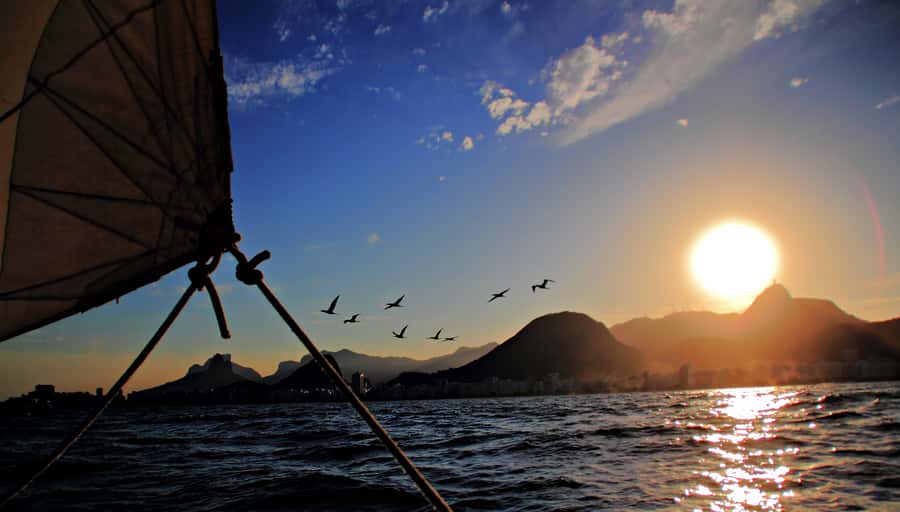 Rio de Janeiro: Guanabara Bay Sunset Sailing Tour & Drinks - Meeting the boat at Marina da Glória