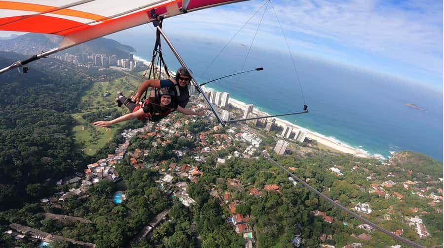 Rio de Janeiro: Hang Gliding or Paragliding Experience - The pilots and the feel of the service