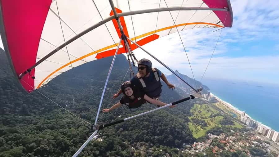 Rio de Janeiro: Hang Gliding or Paragliding Experience - Meeting at São Conrado Beach