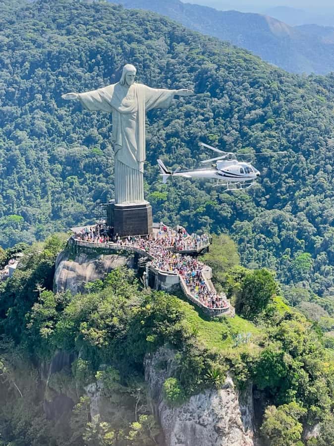 Rio de Janeiro: Helicopter Flight Christ the Redeemer 30 min - São Conrado, Rocinha, and the southern beaches