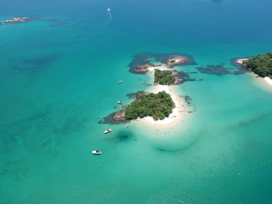 Rio de Janeiro: Ilha Grande with Boat Tour & Optional Lunch - Baleia’s Beach and the first chance to swim
