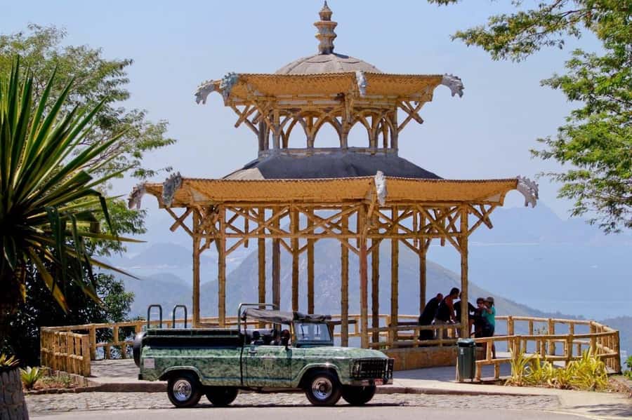 Rio de Janeiro: Jeep Tour in the Tijuca Forest - Guides, languages, and the value of interpretation
