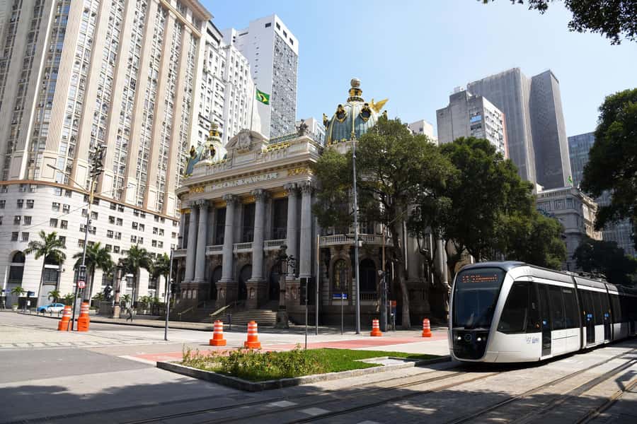 Rio de Janeiro: Lapa and Santa Teresa with Tram Ride - Descending Selarón Steps into Lapa