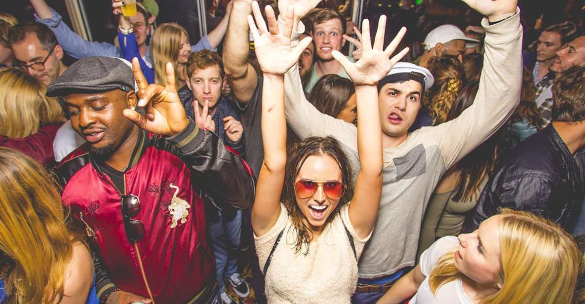 Rio de Janeiro: Late Night Boat Party with DJ and Dancing - What the two-floor boat changes