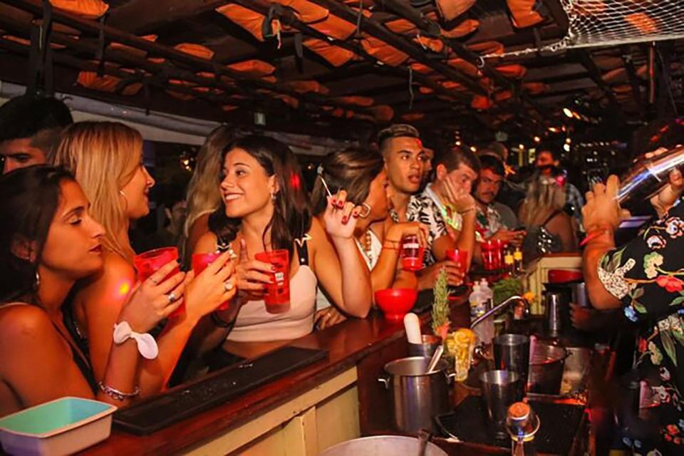 Rio de Janeiro: Late Night Boat Party with DJ and Dancing - DJs, music, and the crowd