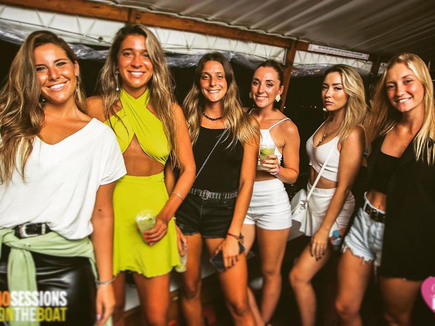 Rio de Janeiro: Late Night Boat Party with DJ and Dancing - Rain, safety, and comfort
