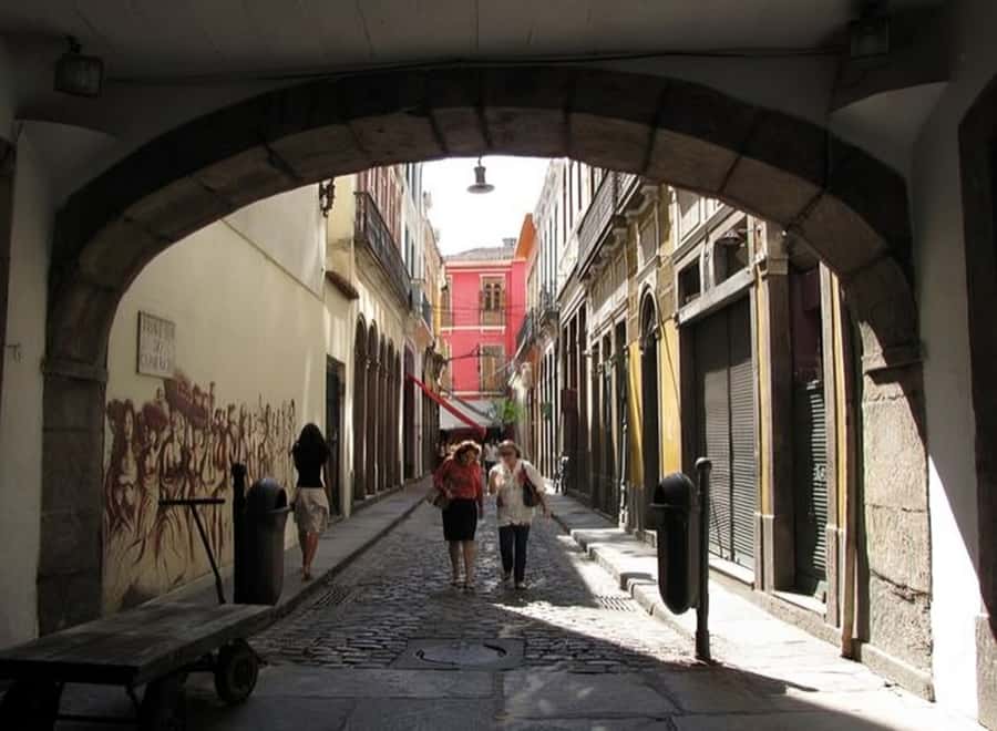 Rio de Janeiro : Must-See Sites Walking Tour With A Guide - Centro, Where Old and New Share the Street