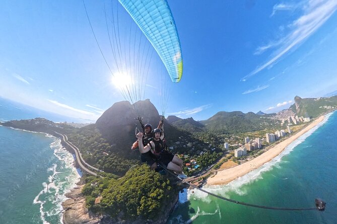 Rio de janeiro : Paragliding Tandem Flights over Rio - Landing at São Conrado Beach