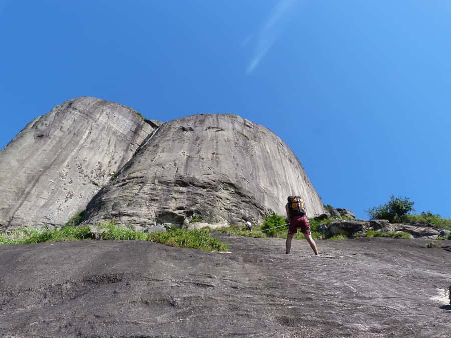 Rio de Janeiro: Pedra da Gávea Guided Hike Tour - Handling the Carrasqueira rock section