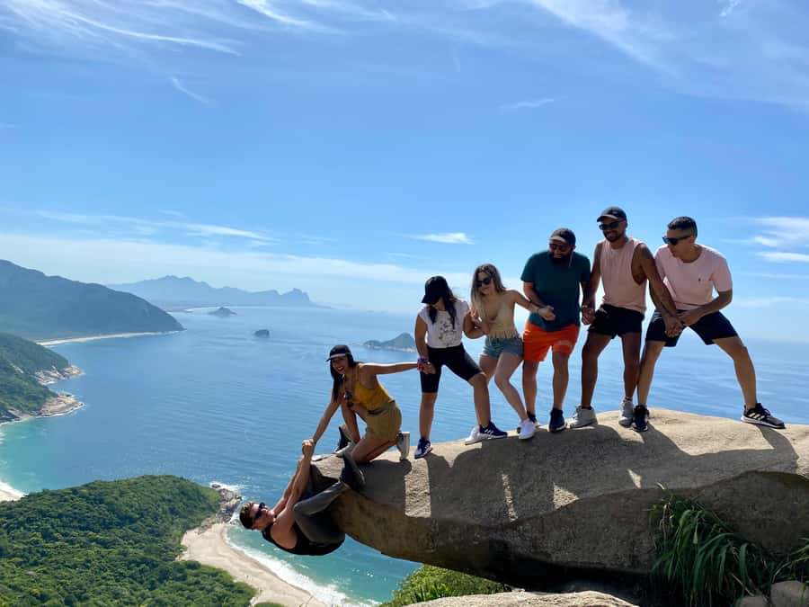 Rio de Janeiro: Pedra do Telégrafo trail and beach stop - Guides, languages, and group size