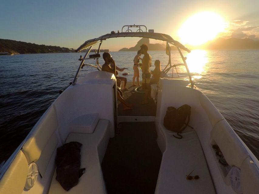 Rio de Janeiro: Private Speedboat Trip - Route three: Niterói and Adão e Eva Beach