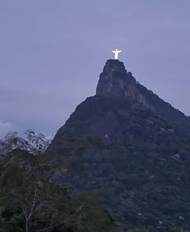 Rio de Janeiro: Private Sunrise Tour at Mirante Dona Marta - Practical details that improve the morning