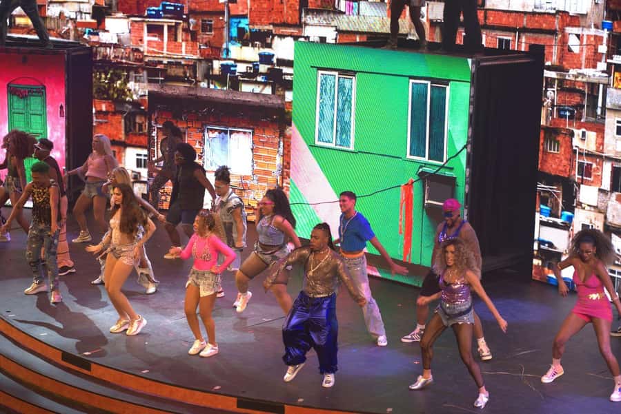 Rio de Janeiro: Roxy Dinner Show with Hotel Pickup - What Aquele Abraço brings to the stage