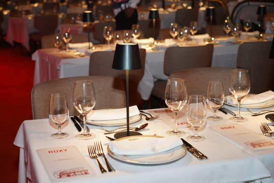 Rio de Janeiro: Roxy Dinner Show with Hotel Pickup - Practical details that affect your night