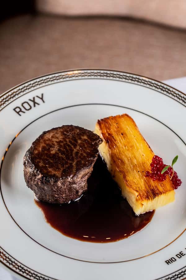 Rio de Janeiro: Roxy Dinner Show with Hotel Pickup - Dinner with Bossa Nova at the Roxy