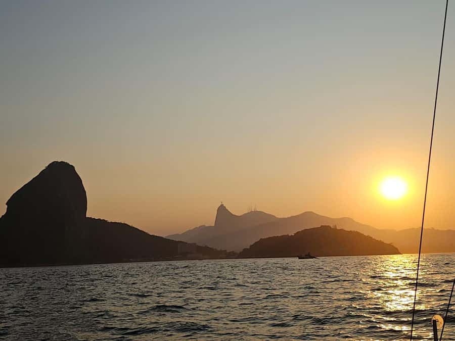 Rio de Janeiro: Sailing Sunset Tour with Snacks and Drinks - Meeting the boat in Urca