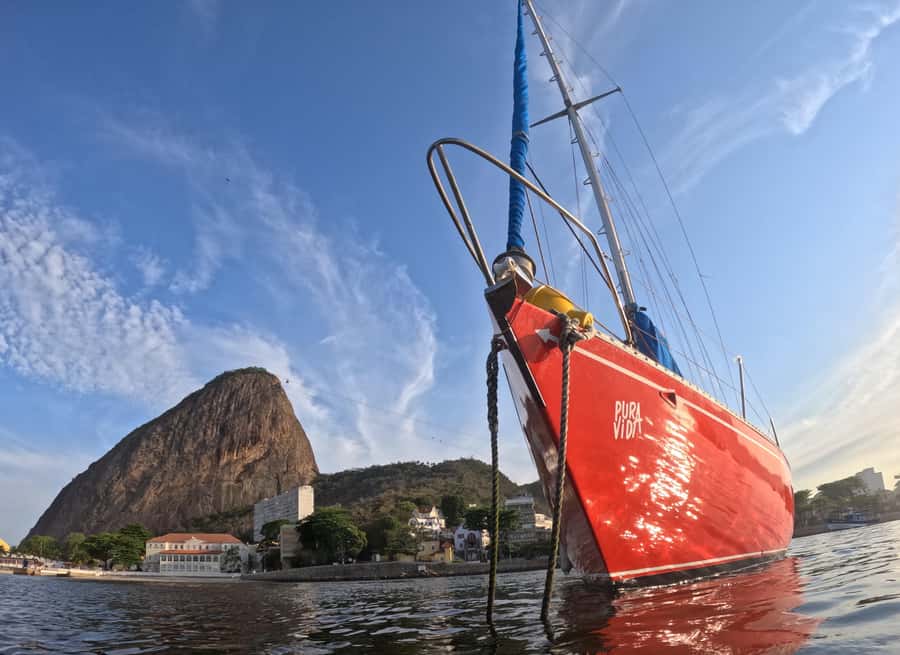 Rio de Janeiro: Sailing Sunset Tour with Snacks and Drinks - Sailing across Guanabara Bay
