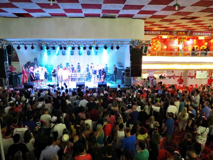 Rio de Janeiro: Salgueiro Samba School Rehearsal Tour - Entering a rehearsal built for 4,000 people