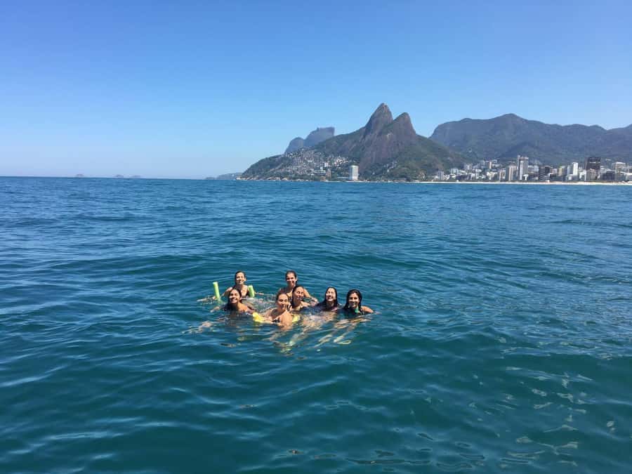 Rio de Janeiro: SpeedBoat Tour - Beach Tour with Beer - Copacabana and Arpoador From Offshore