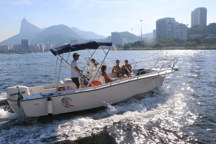 Rio de Janeiro: SpeedBoat Tour - Beach Tour with Beer - Fiscal Island and Santos Dumont Airport