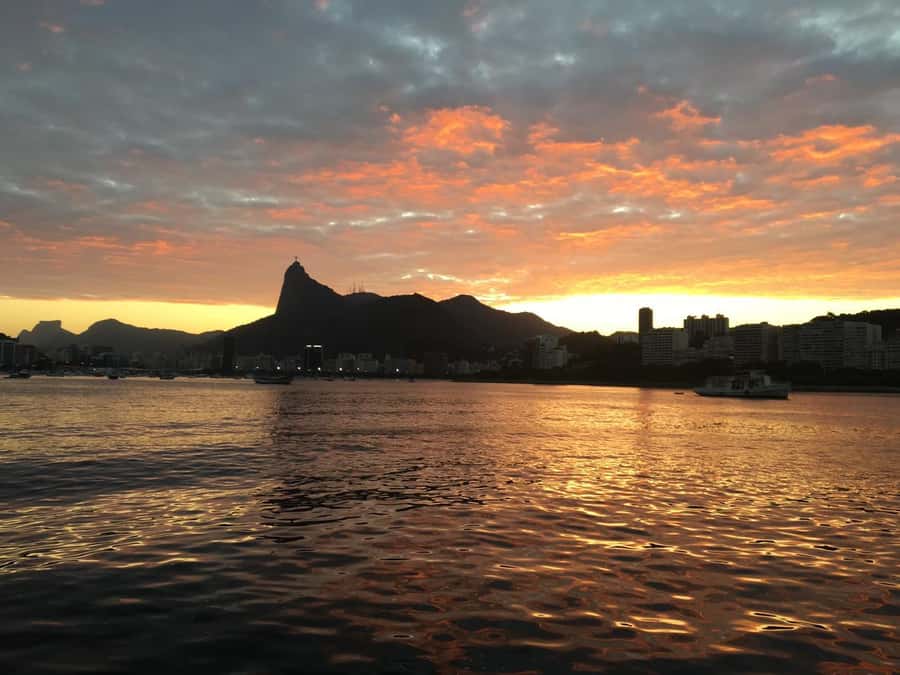 Rio de Janeiro: SpeedBoat Tour - Sunset with Beer - Praia Vermelha and the western edge of the bay
