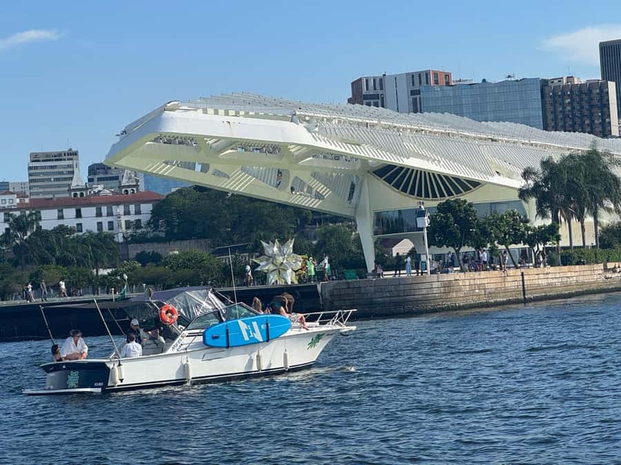 Rio de Janeiro: Speedboat Tour with Snacks and Drinks - Cruise past Santos Dumont Airport and Ilha Fiscal
