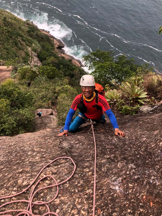 Rio De Janeiro: SUGARLOAF MOUNTAIN HIKE & CLIMB - The 20-meter wall and the role of the guide