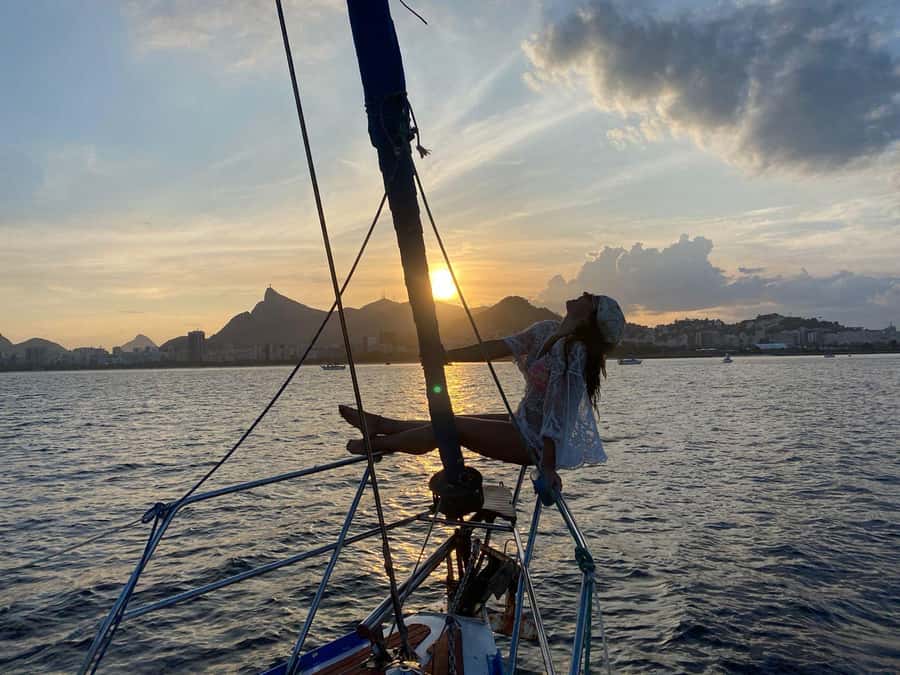 Rio de Janeiro: Sunset Sailboat Tour with Open Bar - Setting out across Guanabara Bay