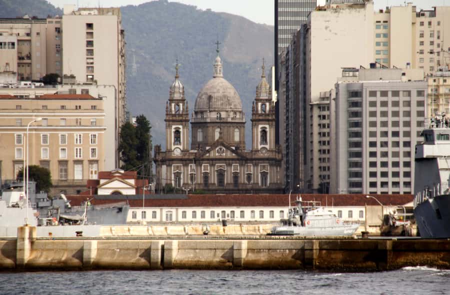 Rio From The Sea: Guanabara Bay Cruise with Optional Lunch - Guides, Languages, and Group Size