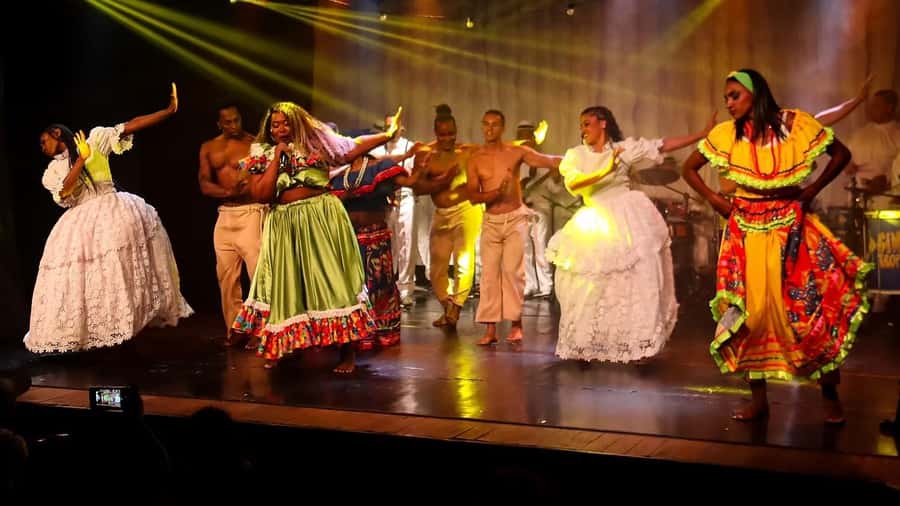 Rio: Ginga Tropical Folkloric Show & Optional Dinner - The show’s four-part cultural program