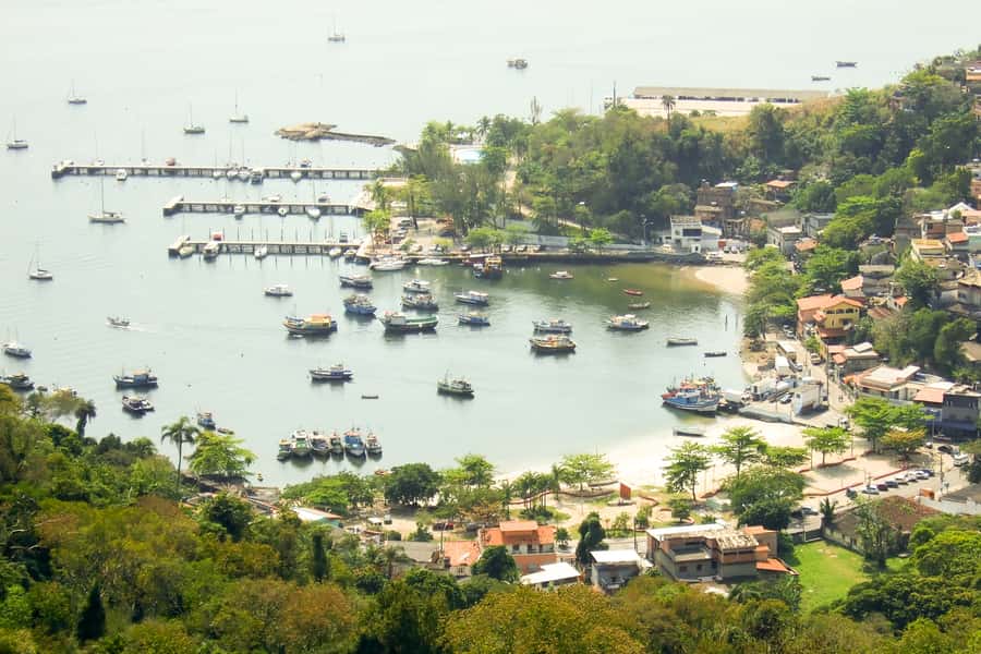 Rio: Guanabara Bay 2-Hour Boat Tour - Forts and beaches on the Niterói side