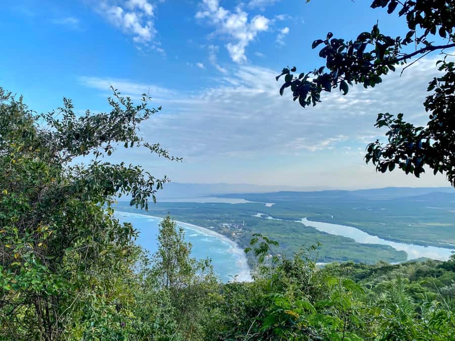 Rio: Pedra do Telégrafo Hiking & Relax in a Wild Beach - Walking through Pedra Branca State Park