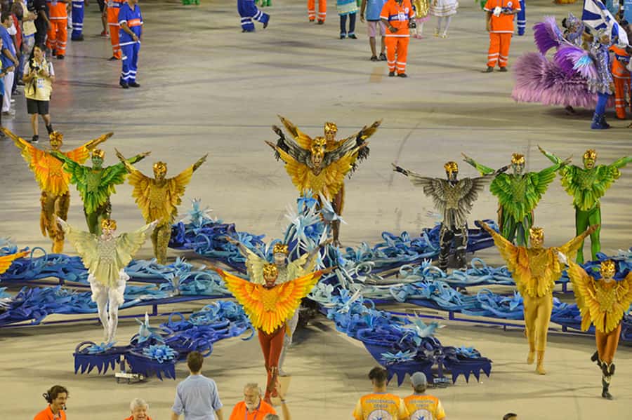 Rio: Premium Carnival Seating with Food, Drinks, & Transfers - How the guide adds value