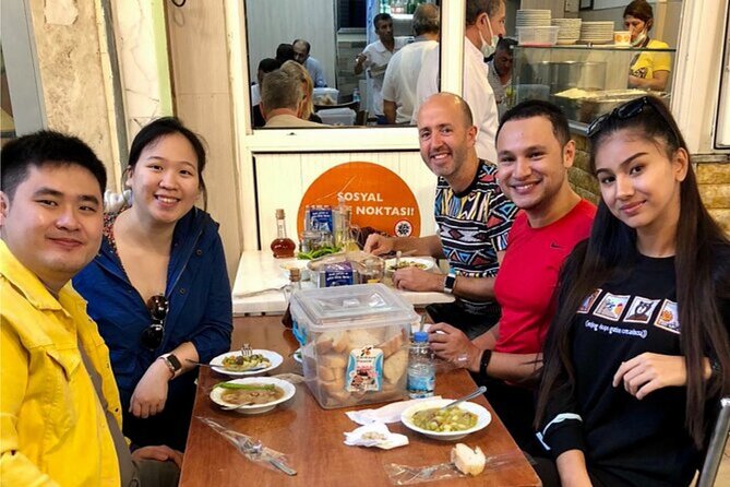 Rio Pub Crawl with Caipirinhas & Bar Bites - Why this Lapa night works