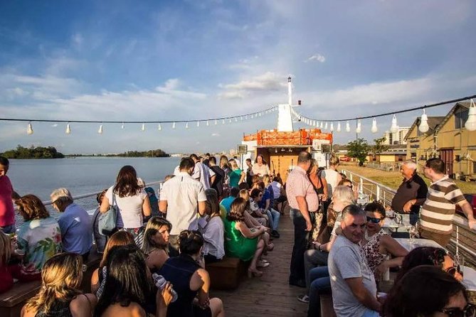 Sailing in Guaíba with White Swan Boat - Porto Alegre - Finding the boat at Cais do Porto
