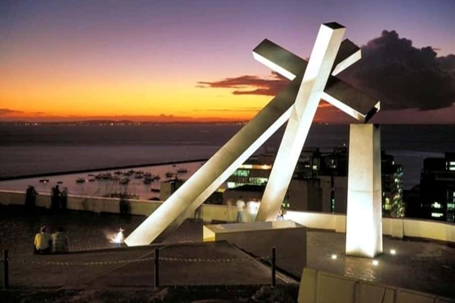 Salvador by Night: Cultural Dinner and Show - A short walk through the historic center