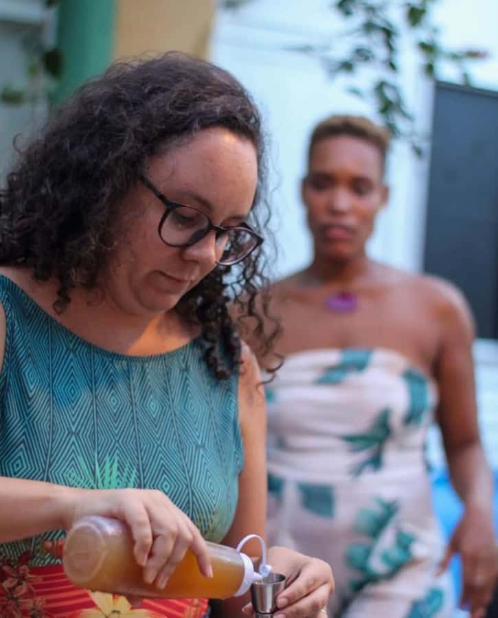 Salvador: Caipirinha Masterclass with Unlimited Drinks - Practicing the caipirinha method