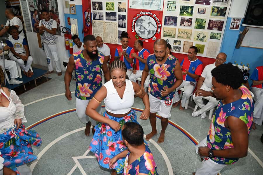 Salvador: Cultural Night of Capoeira, Samba, and Drumming - Samba brings a different kind of energy