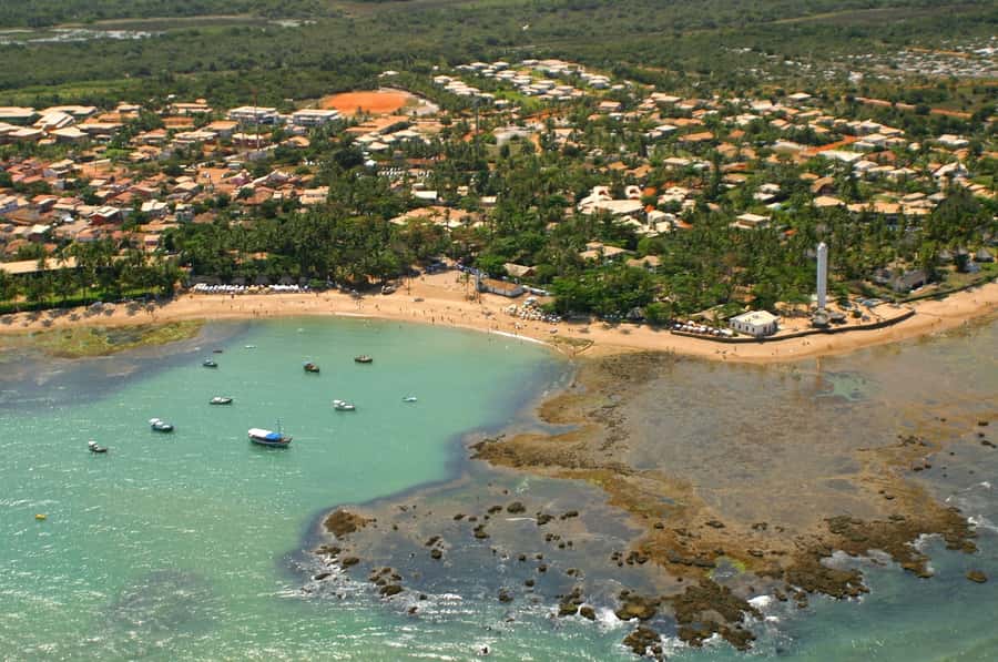 Salvador: Praia Do Forte and Guarajuba Beach Day Trip - Praia do Forte brings village life and sea turtles