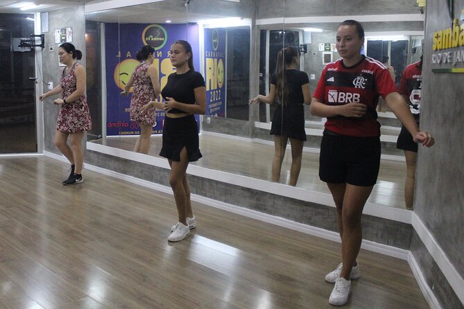 Samba Lessons for Beginners - Arriving at R. Visc. de Pirajá, 207
