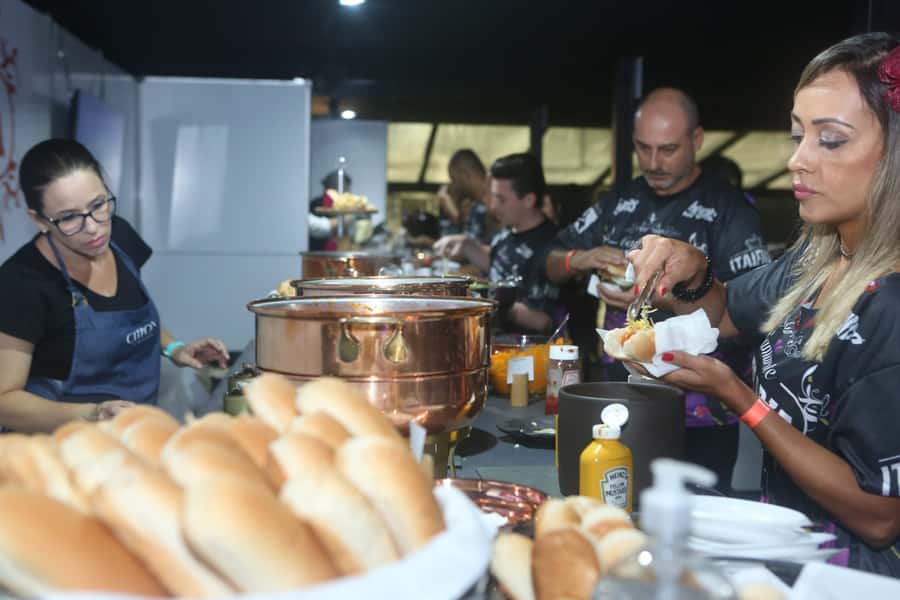 São Paulo Carnival Seating with Food, Drinks, & Transfer - Key things to know before booking