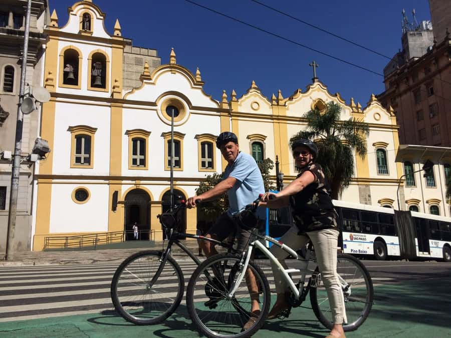 São Paulo: Downtown Historical Bike Tour - Luz Station, Pinacoteca, and a pause among trees