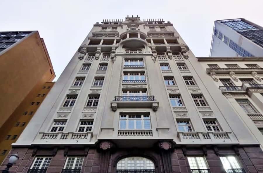 São Paulo: Downtown Walking Tour with Farol Santander Entry - Walking conditions, timing, and comfort
