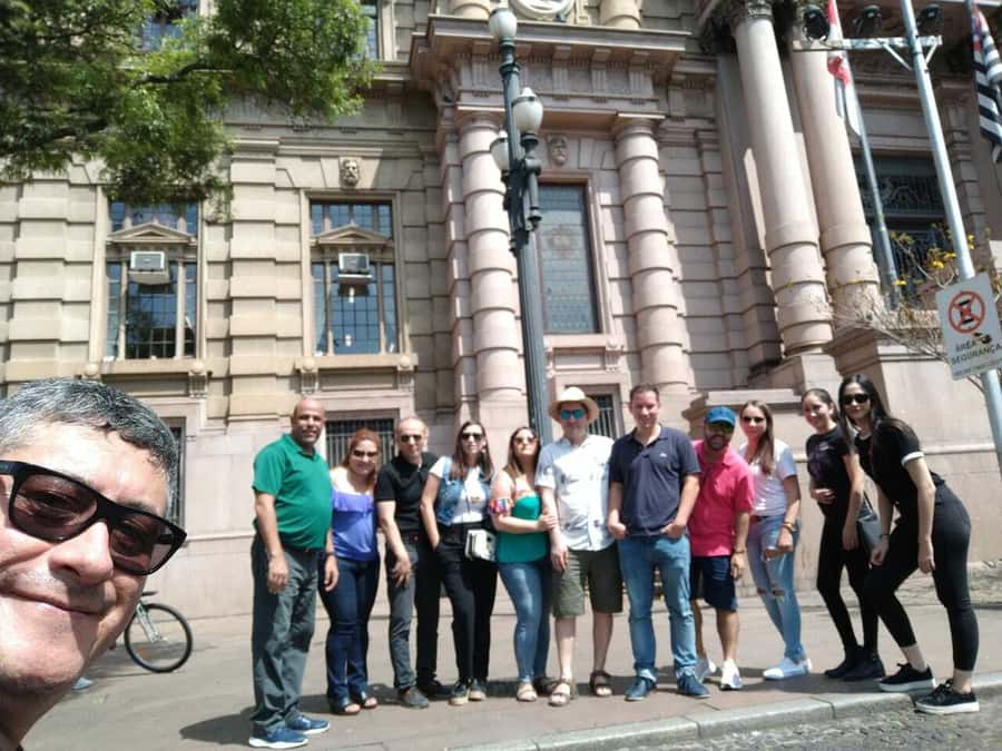 São Paulo: Downtown Walking Tour with Farol Santander Entry - Law, commerce, and the people who built the city