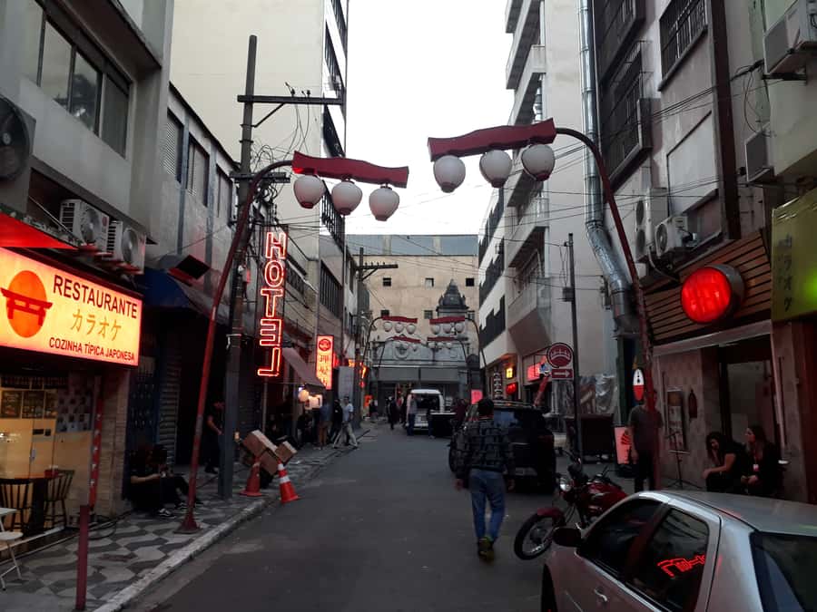 São Paulo: Liberdade Street Food Tour - Walking, architecture, and São Paulo stories