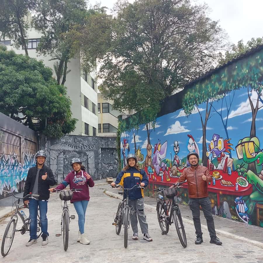 São Paulo: Street Art Bike Tour - Starting with coffee at Portinha 183