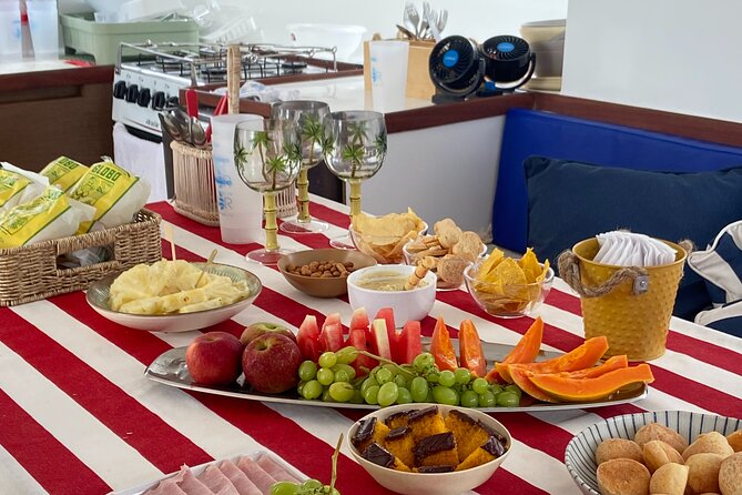Shared Tour in Vela Catamaran - Velas do Rio - Sunset, Airport Views, and the Return to Glória