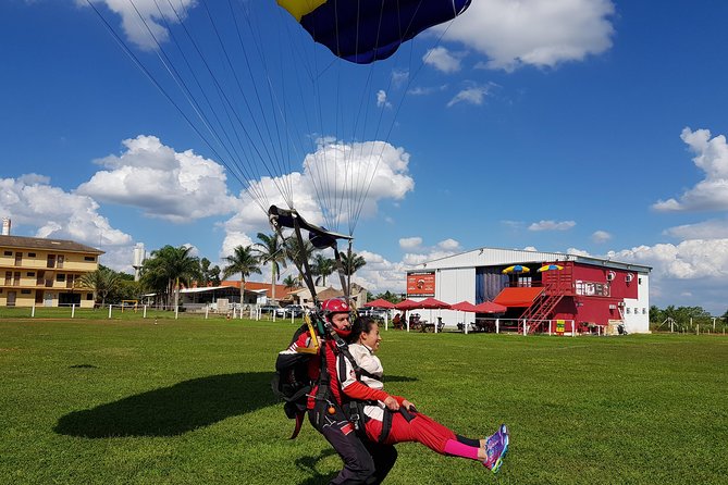 Skydive Tandem - São Paulo - Brazil - Getting ready for your first tandem jump