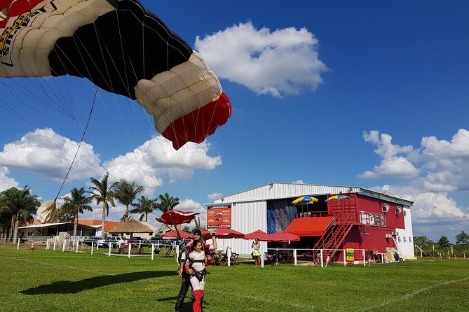 Skydive Tandem - São Paulo - Brazil - The 15-minute flight to 12,000 feet